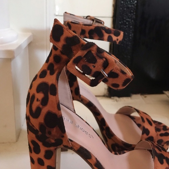 Cheetah heels - Picture 3 of 3